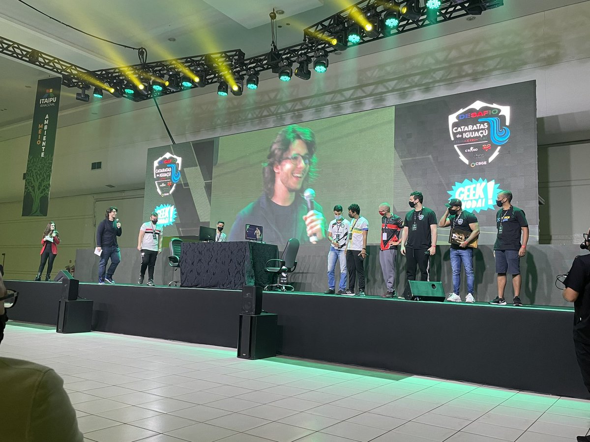 LiaStar93's tweet photo. Hoje é dia de Desafio Cataratas do Iguaçu! Vim prestigiar esse evento da #Cbge e torcer pelo mozao @Gust_FGC 💛🥰 https://t.co/3Sfv7gW0eK