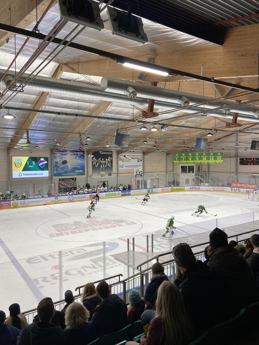 nthorshaug's tweet photo. Deilig å bare være publikum på en kamp igjen 🤩 #2hockey https://t.co/kLgzP8frtF