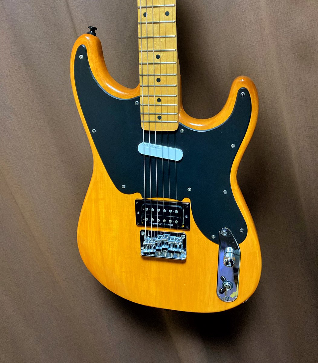velvetroll's tweet image. 塗装を剥がした状態でそのままになってたSquier '51のボディが出てきたので水性ウレタンニスで再塗装してみた。いい感じ。 #squier51 #squierbyfender