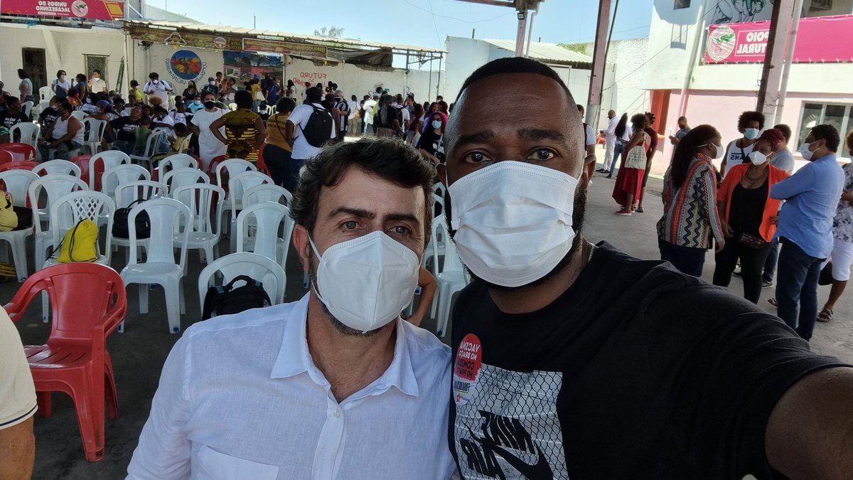 tiagosantanapt's tweet photo. Rolando agora na favela do Jacarezinho encontro do @MarceloFreixo com movimentos negros e ativistas contra fome. É nessa construção que acreditamos e apostamos pra fazer um Rio diferente. #semtiro #semfome #semcovid #ForaBolsonaro #Lula2022 https://t.co/nZC8rPjStx