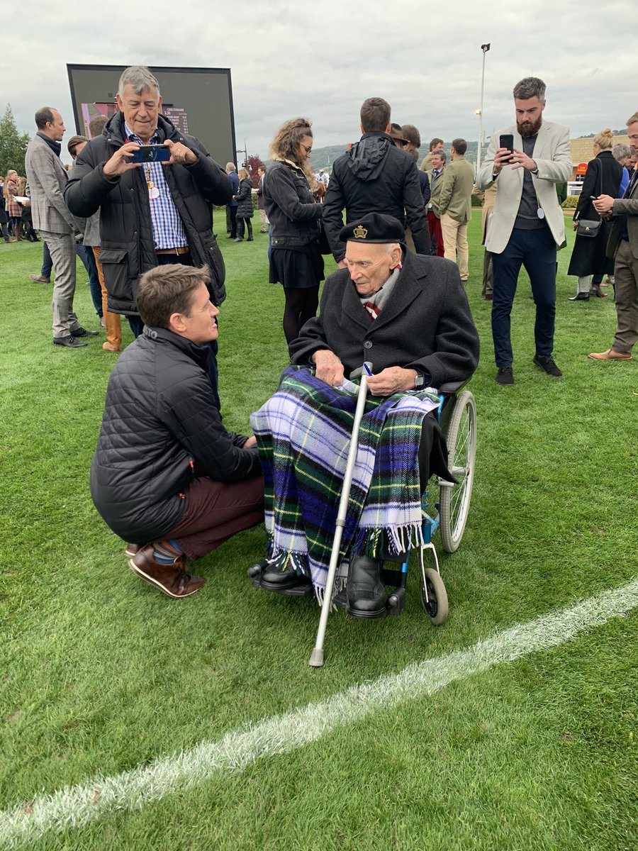 Cheltenham Member Lionel Jordan is celebrating his 100th birthday with us today 🎈🎉  

Alongside <a href="/BarryJGeraghty/">Barry Geraghty</a> he has just picked Solar Impulse to be best turned out ahead of the <a href="/888sport/">888sport</a> Handicap Steeple Chase 🤞🏼
