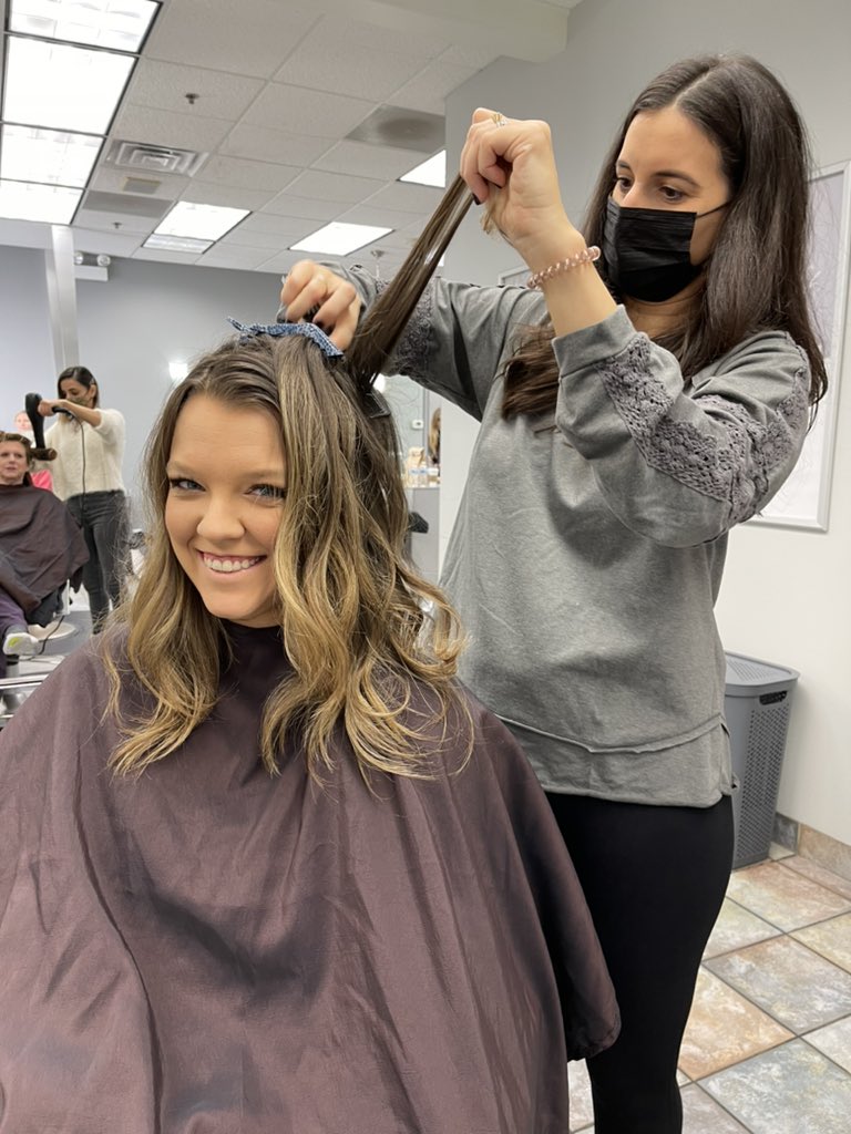 cindyschneid's tweet photo. It’s bridal PARTY day @SalonLorrene today!  What a beautiful day for a wedding!! https://t.co/vF9VXZoXTq
