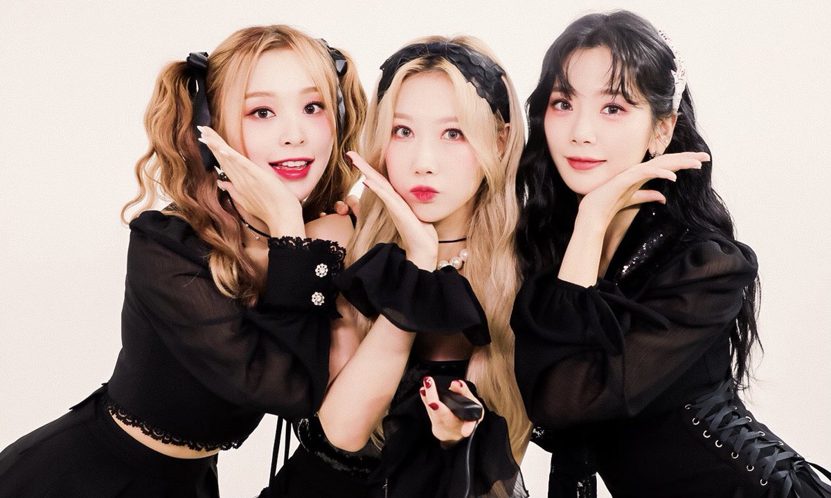 minjisgallery's tweet photo. #GAHJIDONG subunit for Halloween Midnight Circus Concert https://t.co/Ctw8qqlgAp