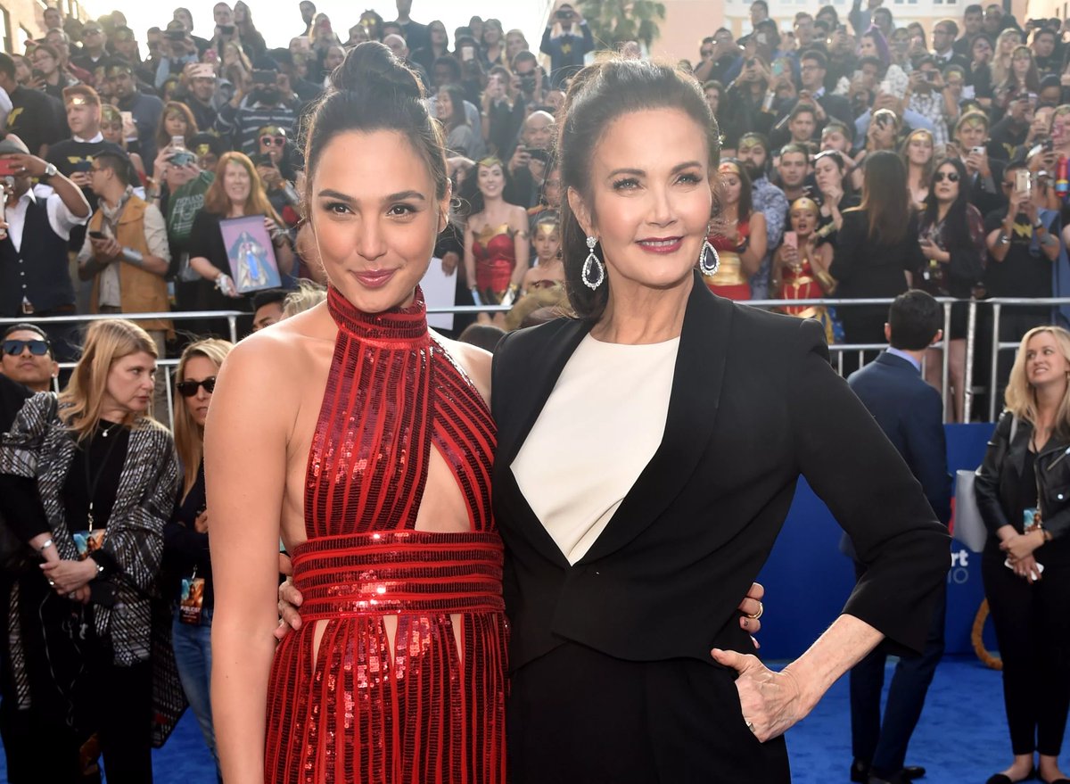 _DCCBRASIL's tweet photo. Gal Gadot confirma retorno de Lynda Carter ao DCEU no filme Mulher Maravilha 3. 
https://t.co/QSJ6bHLNc7