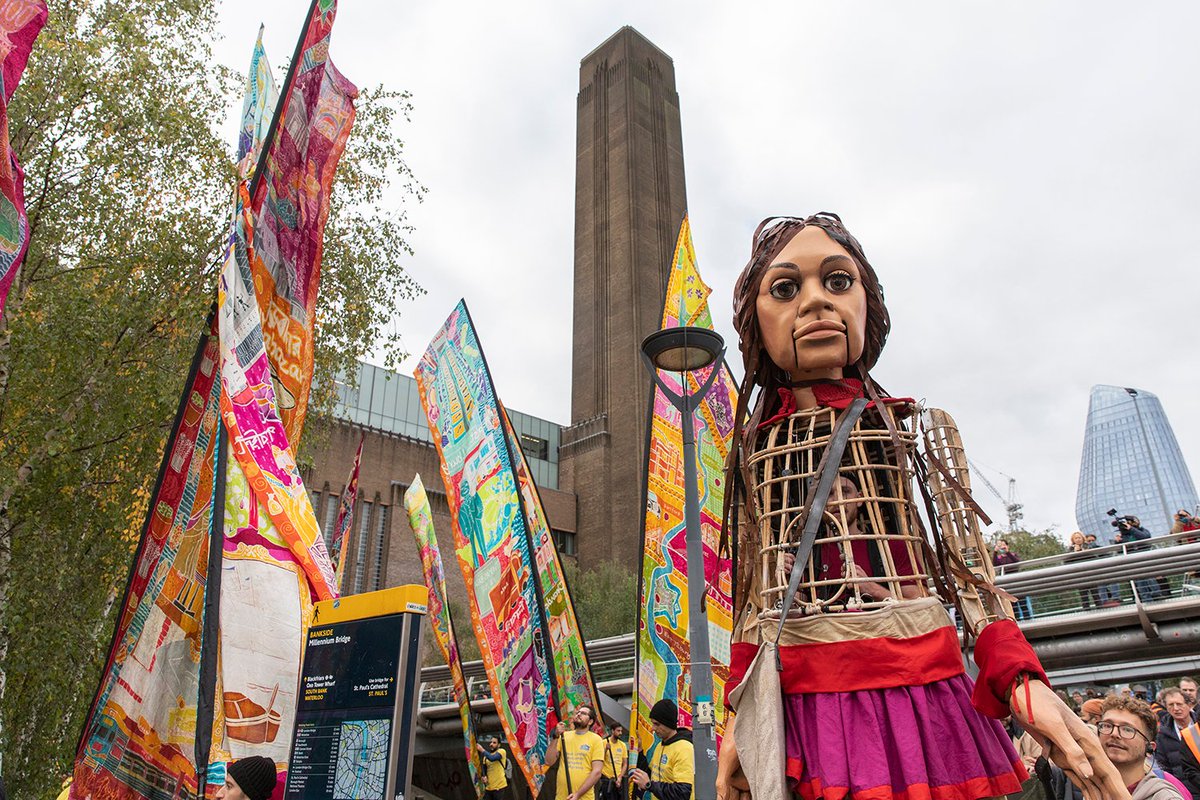 kinetikapeople's tweet photo. Magical morning with #LittleAmal at @StPaulsLondon and @tatemodern

Our Silk River flags illustrate shared cultural heritage between people from #London &amp; #WestBengal 

About the London set of silks: https://t.co/S6acaMbDd3

📸 @markmassey99 

@GoodChanceCal @walkwithamal https://t.co/aI5kELR7oX