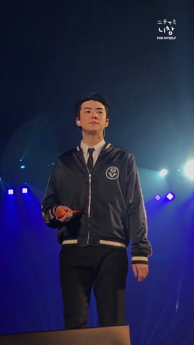 hourlyEXO's tweet photo. [@weareoneEXO #SEHUN] https://t.co/zhww8RBFh7