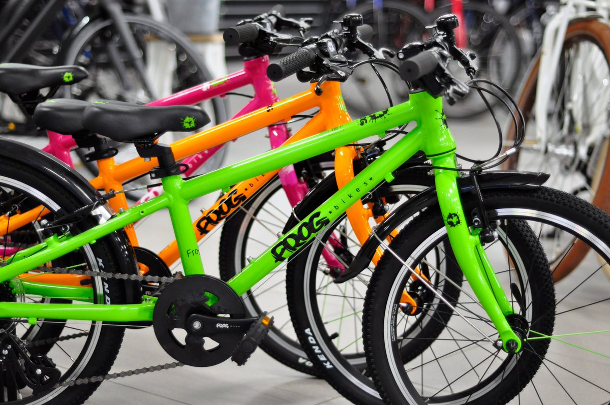 RullensMade's tweet photo. Welke kleur kies jij? ❤️🧡💚💙💜 
De @FrogbikesNL is speciaal ontwikkeld voor jongens en meisjes om plezier in het #fietsen te ontwikkelen. Vanaf nu weer alle maten op voorraad! 🥳 Kom langs of bestel online: https://t.co/Am5lblamKk https://t.co/POPmb8CvZm