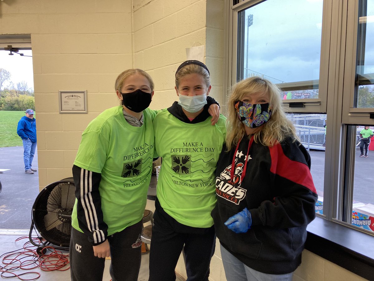 HiltonSPbooster's tweet photo. Thank you @CadetGirlSoccer  and families for helping out this morning! We appreciate you! #breakfastwithaSMILE #MakeADifferenceDay #hiltonproud #goCadets https://t.co/ZtzPl4MLW1