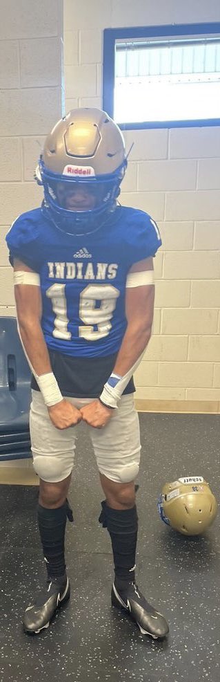 Keyon_alm0nd's tweet photo. Couple pictures from my last 9th grade football game at McEchrean high school #19 cb https://t.co/I1a8eCF7kG