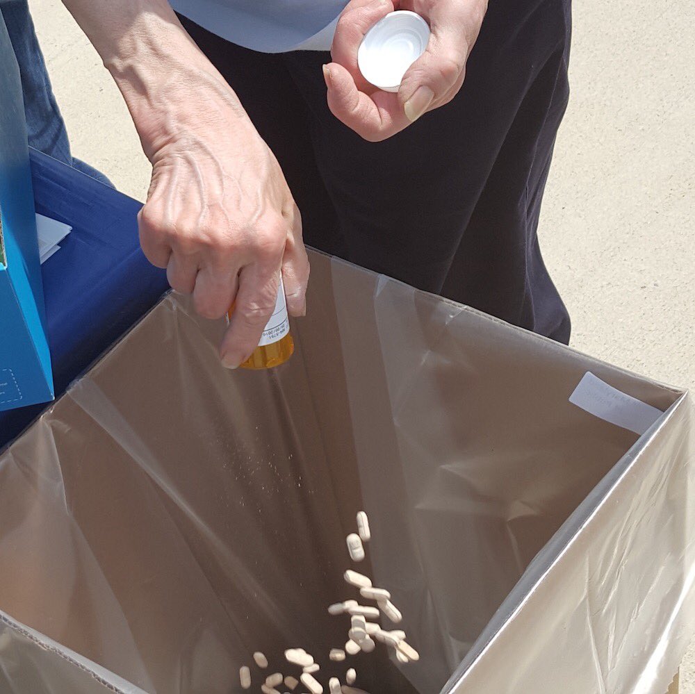 sumterscpolice's tweet photo. National #DrugTakeBack Day is until 2 p.m. today.
Come see us, 335 N. Lafayette Drive, and bring your unused, unwanted prescription pills. #SumterPD #SumterSC https://t.co/2mPwQgtCfN