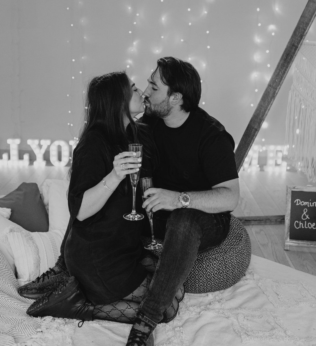 TheCotswoldPro1's tweet photo. Nothings more romantic than a cosy night in with champagne and strawberries๐พ What a way to get engaged. Click the link in our bio to find out how this can be you!
#Cotswolds #engaged #bridetobe #engagement #shesaidyes #gettingmarried #proposal #proposalideas #proposalplanner https://t.co/4vIkh9Uugn