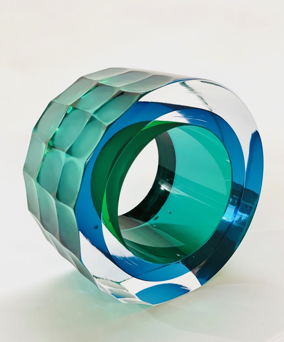 Parallax opens until 5pm today. Free entry because everyone should experience the power, beauty and wonder of art and design. parallaxaf.com/tickets.php   [Image: AALondon Gallery]