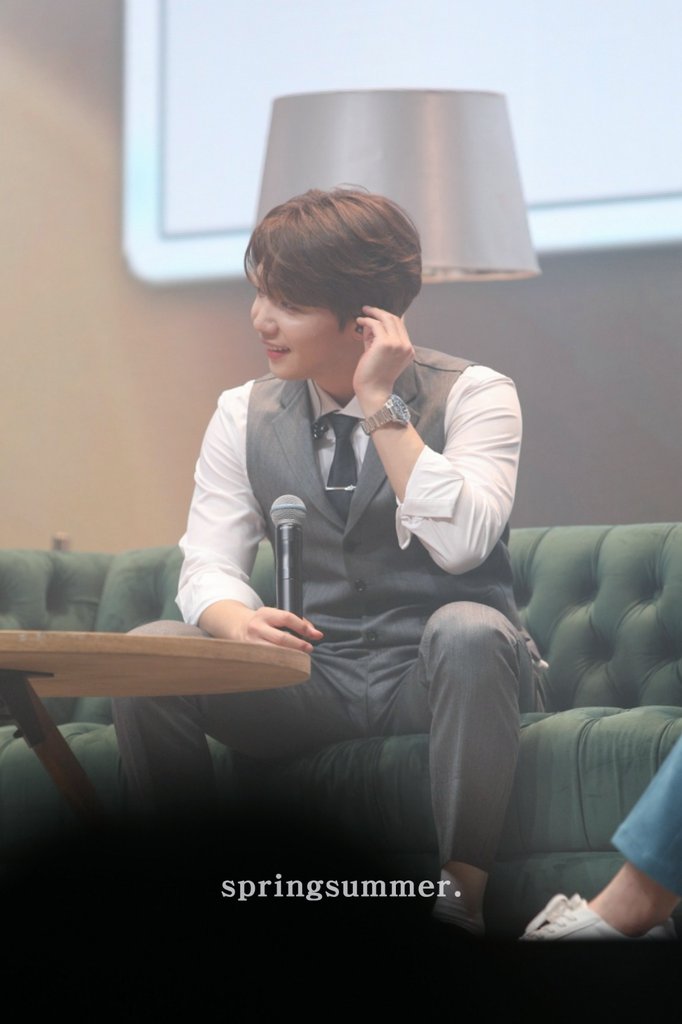 springsummer_sw's tweet photo. 211023 레쓰꽁럭키 1회차 pre.
아니 본부장님이 자꾸 .. 아니 본부장님이 먼저 .. ㅎㅏ 진짜 킹받네
#정세운 #JEONGSEWOON https://t.co/tKfkWPslQu