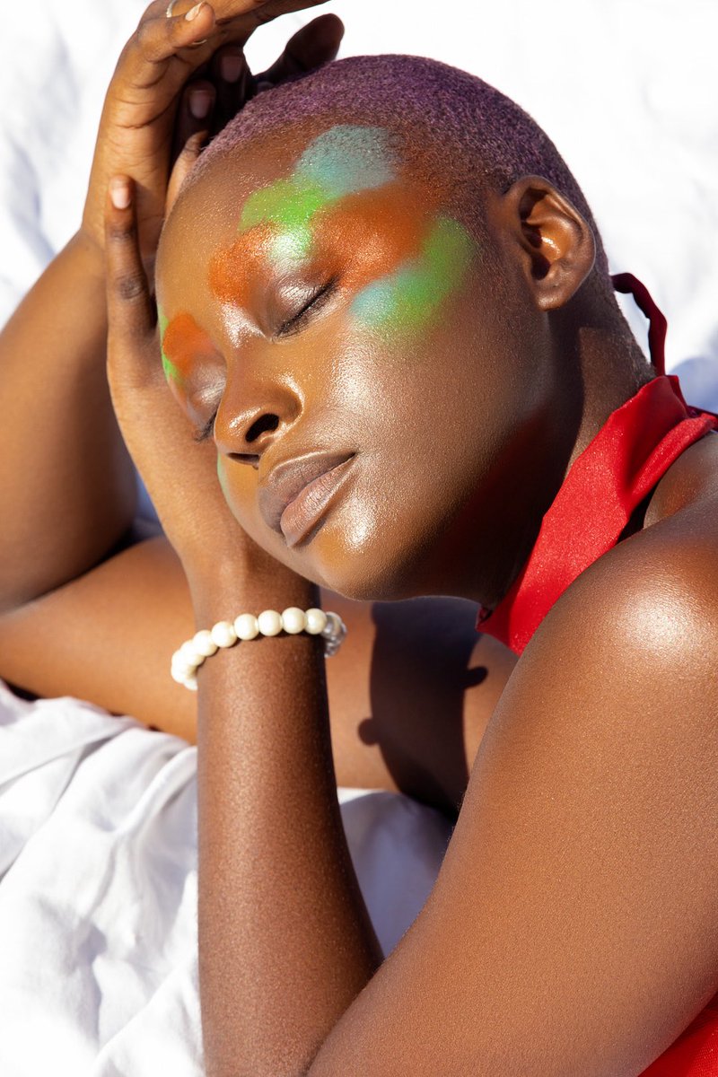 albimagess's tweet photo. “Destiny in the field” 
I can no longer stand in the way of my own greatness. 
Model: @thekinksinmyhair 
MUA: @readysetglam___ 
Stylist: @celinephamm 
#editorialphotography #retouchacademy #blackfemalephotographer #blackfemaleartist #creativeteam #canonphotography #canon5dmarkiv https://t.co/FhVDDgE1L7