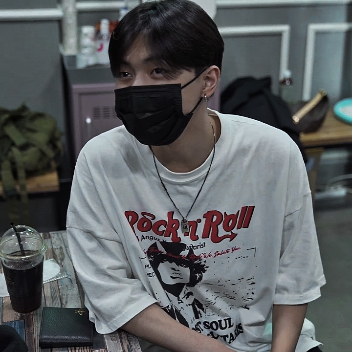 archiveofleo tweet picture