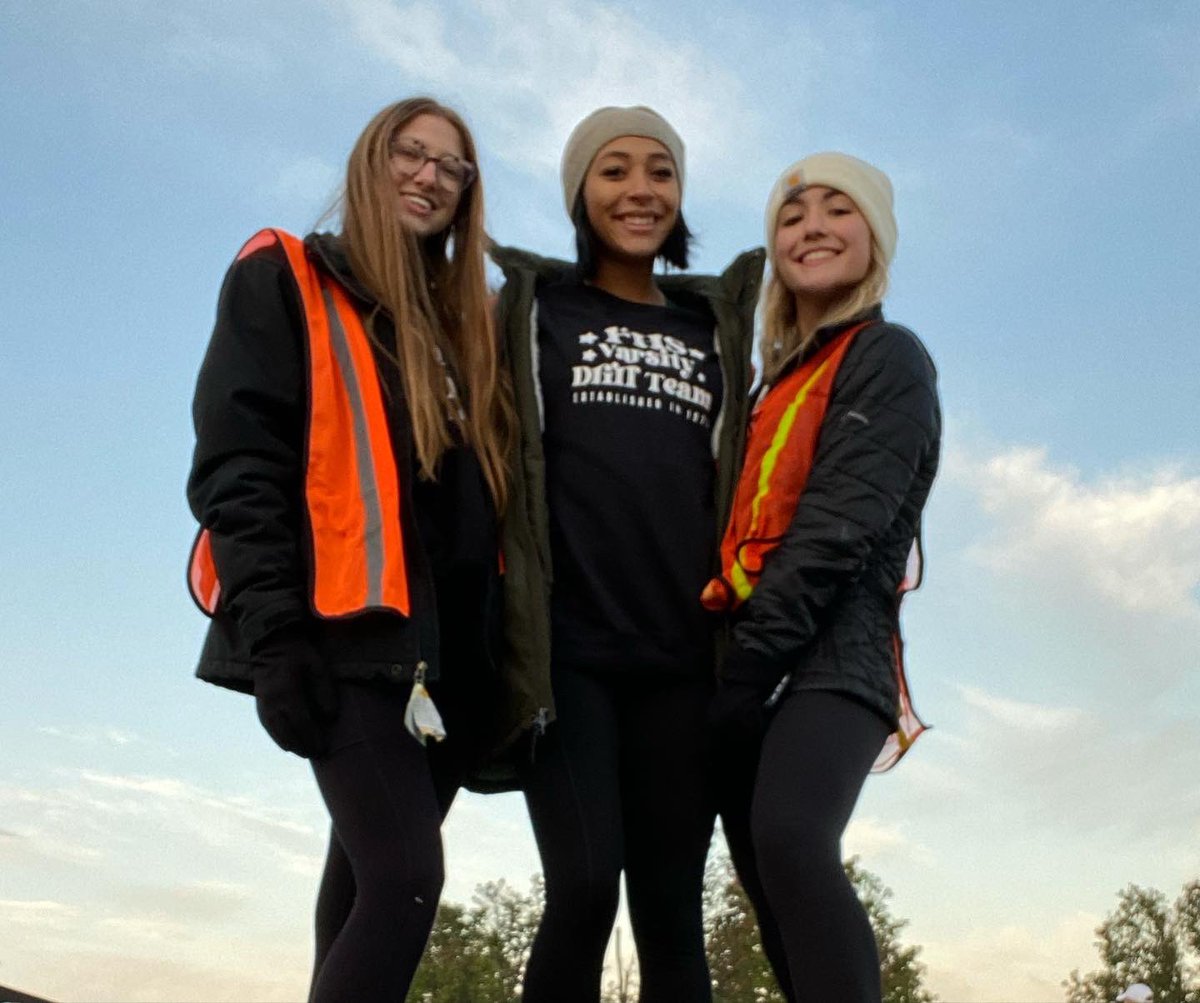 What a busy morning for VDT! Our seniors woke up early to take the ACT and our underclassmen helped out with the Chesterfield Pumpkin Run! We love helping our community! 💗💚