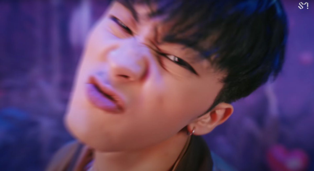 LMKLOOK's tweet photo. VAMPIRE MARK https://t.co/GH97TDIg65