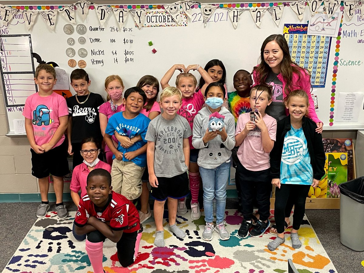 EmilyKingMBE's tweet photo. MBE &amp; Pink Out spirit! 💗#mbeisfamily #lighttheway #mbebears2021 https://t.co/ClcVCYG9I9