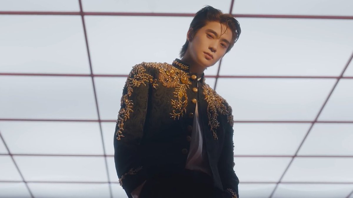 jhyunfolder's tweet photo. what a prince https://t.co/ZbiVE0XgcZ