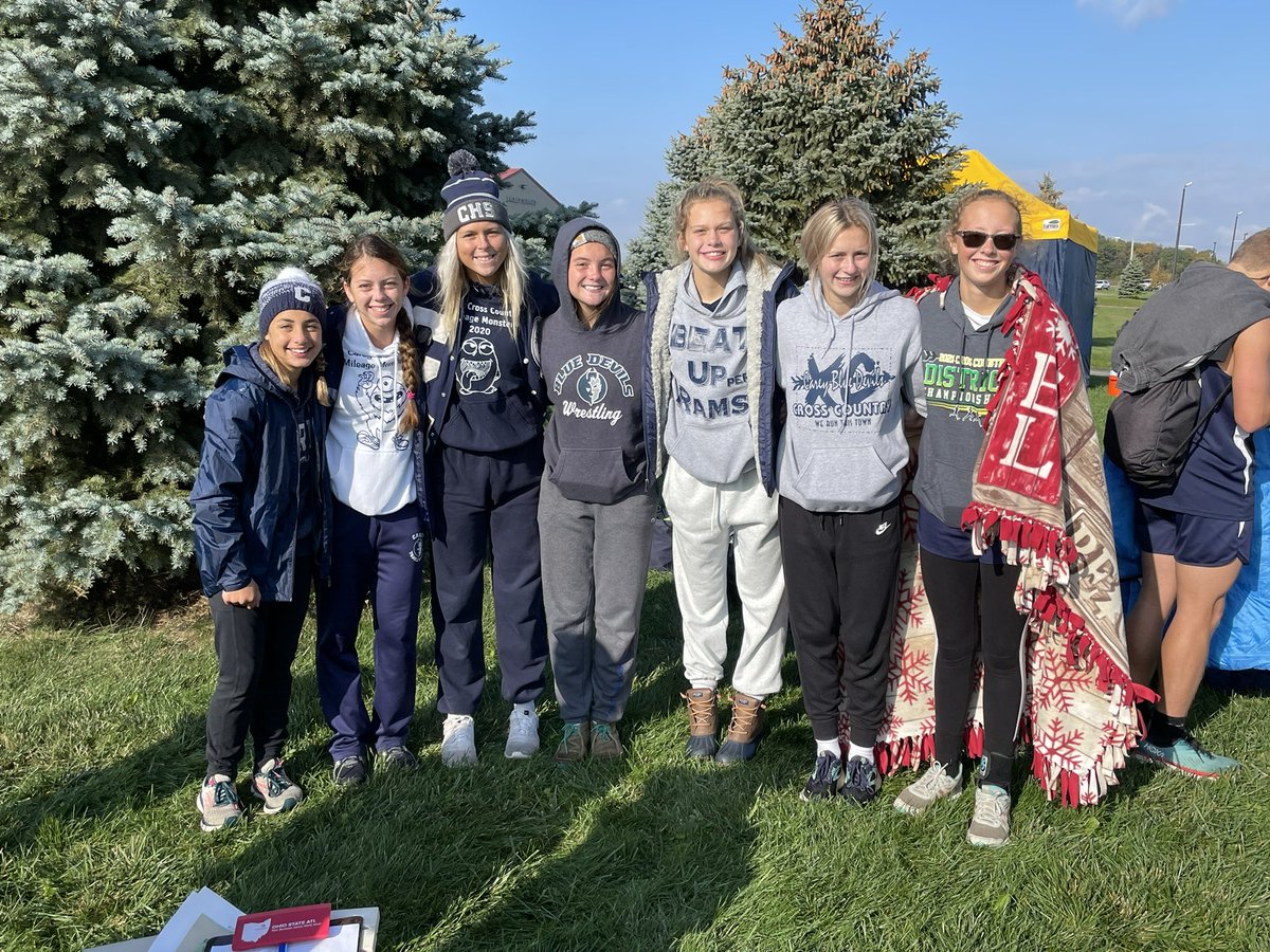 Kessler3Kessler's tweet photo. Sarah &amp; Chloe qualify for regionals!!
Boys team qualify for regionals!!
Girls team missed a trip to regionals by 6 points. 
Good races all around today, Julie Boes wins above everyone for finishing 22nd on a broken foot!
Julie by far the most dedicated runner I’ve ever coached!! https://t.co/HWhHXqtDFZ