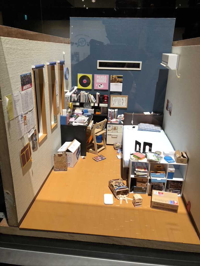 山名沢湖 11 6紙本祭 突撃蝶々 V Twitter 今日は名古屋で Mozu展 のミニチュア見てきて楽しかったんですが ポケモンセンターが 整理券２時間待ちで諦めて帰ることになって悲しかった ちょうど新しいポケモン配布しとったんだね おれは可愛いポケモングッズが