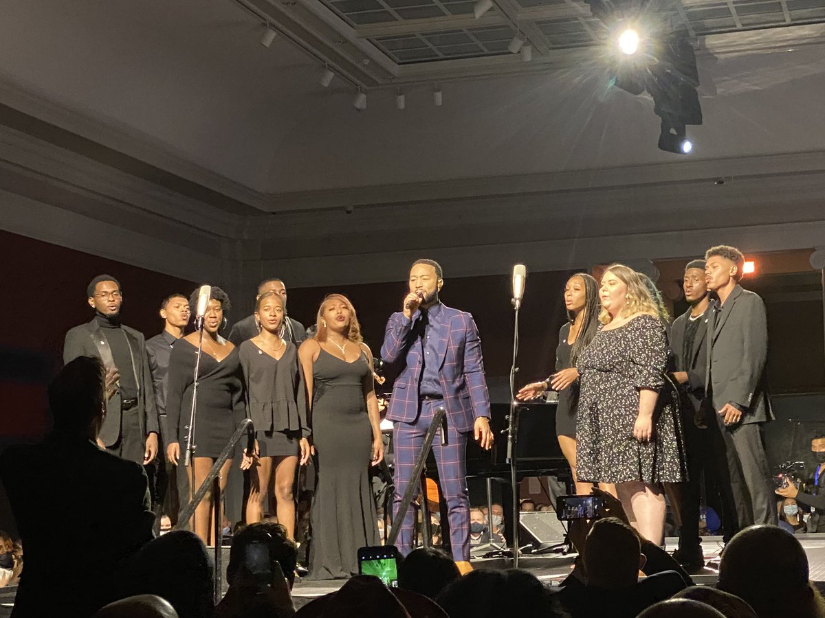 Such an unforgettable opportunity at the <a href="/ToledoMuseum/">Toledo Museum of Art</a> as <a href="/TheVoicesatBG/">The Voices at BGSU</a> performed with @JohnLegend last night! So proud of these creative and talented @BGSU students.