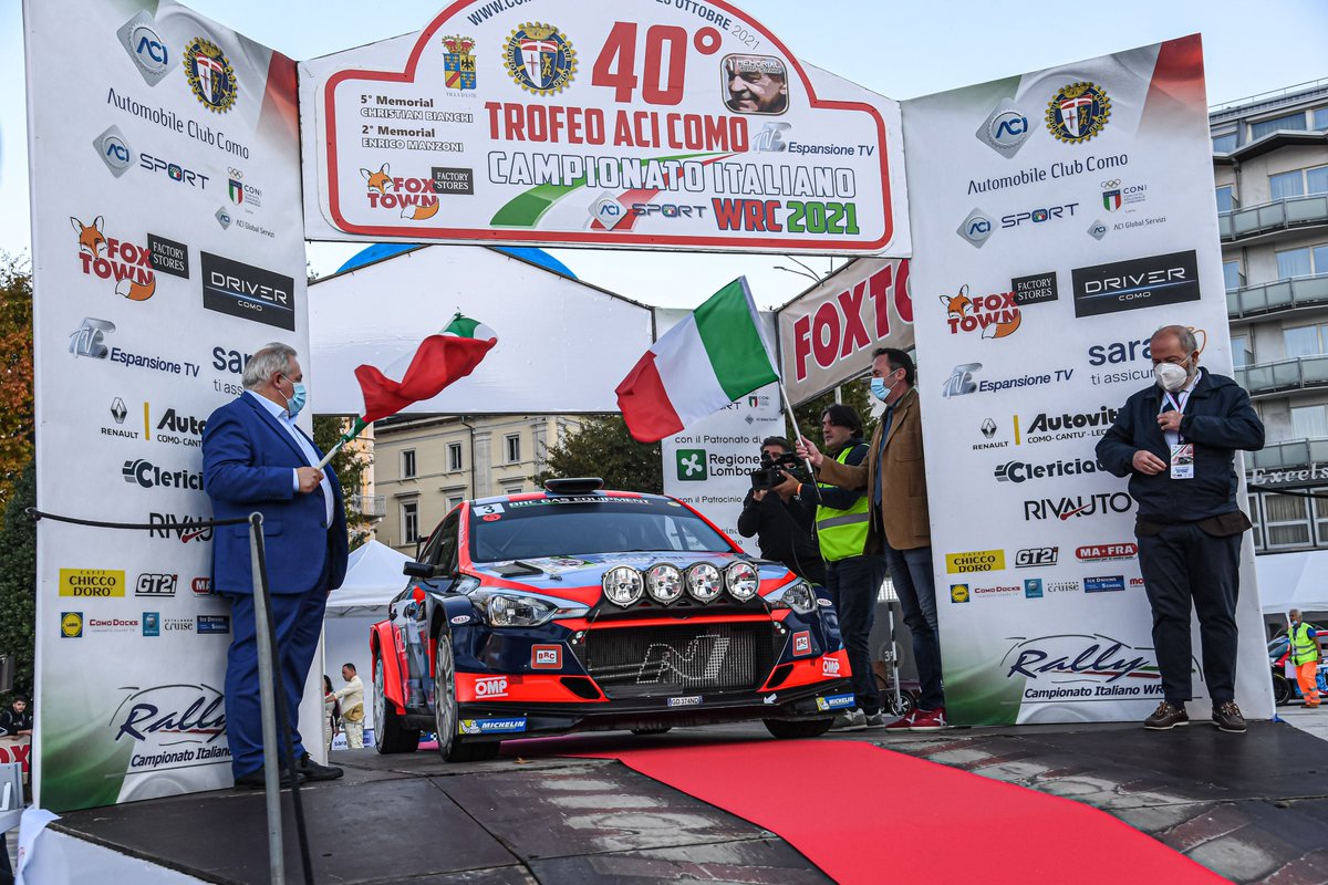 TIRallyofficial's tweet photo. Era iniziato così il Rally di Como - Trofeo Aci Como per Luca Rossetti e Manuel Fenoli, finirà sul gradino più alto del podio e con in testa la corona di Campioni del Rally Italiano WRC 2021 👑
👏👏👏
#CIWRC #WRC #TrofeoACIComo #Champion https://t.co/ynzUvjKqr4