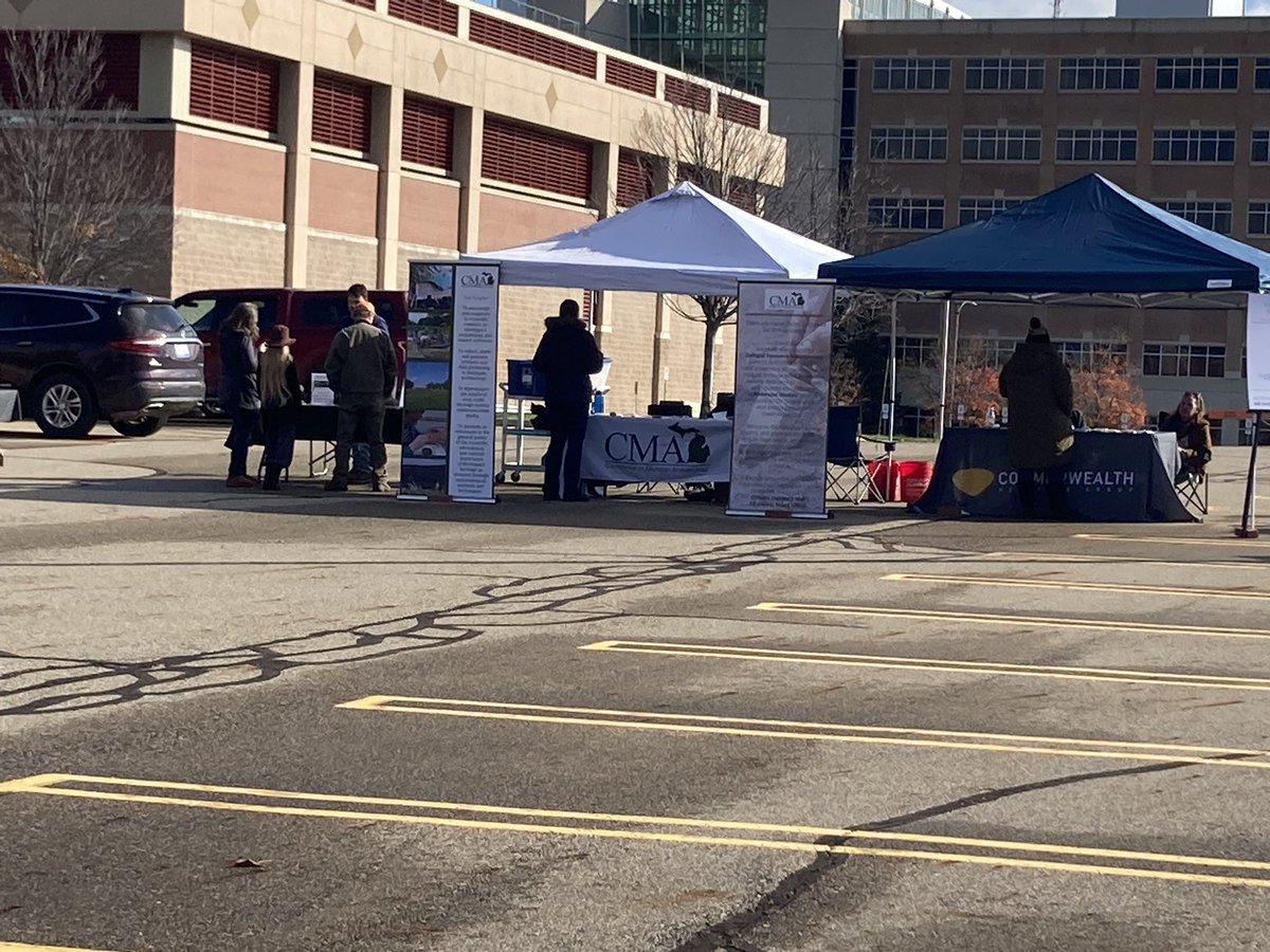GrosscupMuseum's tweet photo. We’re having a great time at Michigan Archaeology Day! Come join us at the @MIHistoryCenter until 4pm. #archaeology #puremichigan https://t.co/OtJGrasxKF
