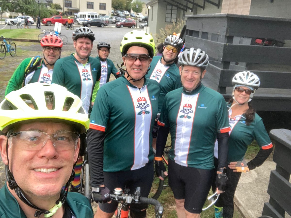 FOSSILSbikers's tweet photo. FOSSILS Great Pumpkin Riders! What a sharp lookin’ crew | #GPR21 @FauquierTrailsC 🎃🚴‍♂️ #BikeLife https://t.co/qvEnlrZh0Y