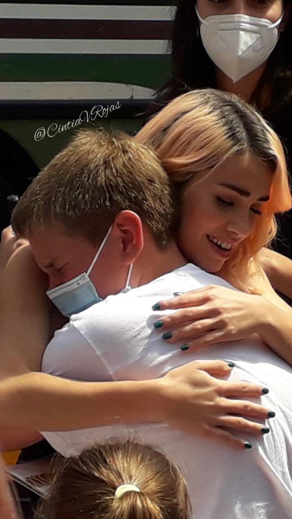 lalioficial's tweet photo. Vi esta imagen con Santi y conecte con la capacidad de asombro,con la no subestimación y con el amor entre desconocidos muy conocidos! https://t.co/ircrFk6eXH