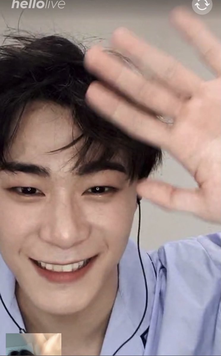 wwpattttt's tweet photo. Can’t believe!!!! I got the chance to VDO call with MoonBin. He looks so fine and friendly. He smiled all the time. He asked “Today (event) is good?” Me: Yes goodx2, Astro always good😉
#ASTRO #MOONBIN #아스트로 https://t.co/gHifPehCrC