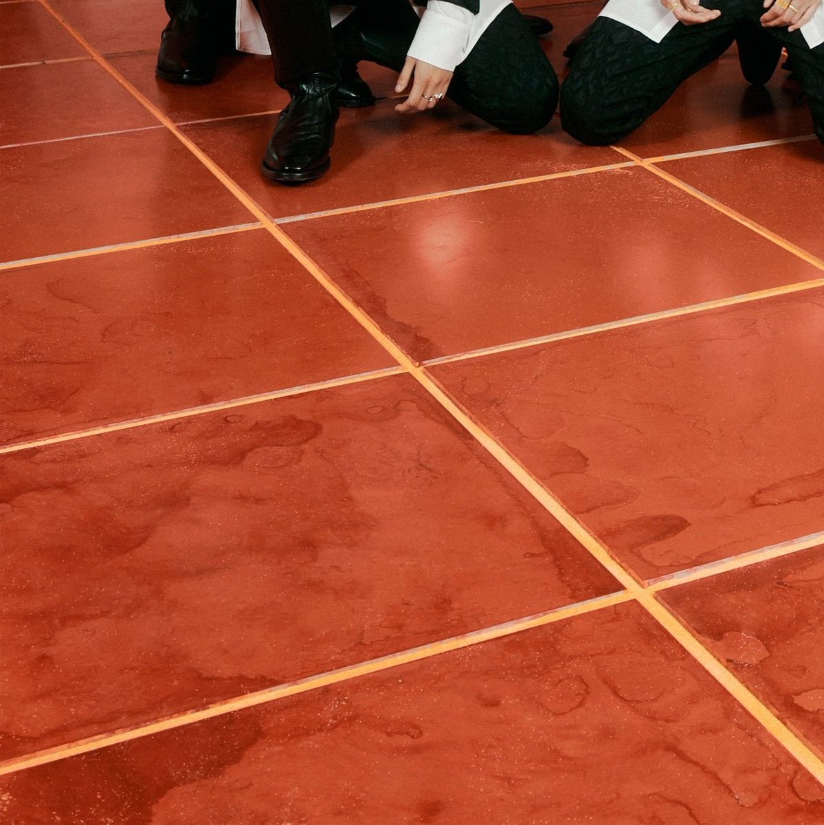 พี่สาวเกาหลีบอกที่พื้นนั่นคือคราบเลือดอะ อห จิงด้วย ดีเทลยันพื้นนน😱