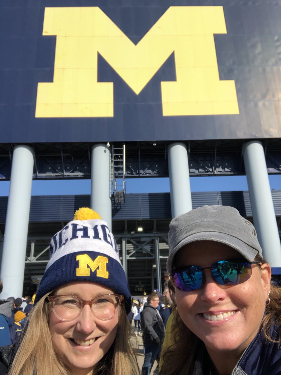 LBHaran's tweet photo. Enjoying game day with ⁦@holly_klotz⁩! #GoBlue https://t.co/FBMugQHtYy