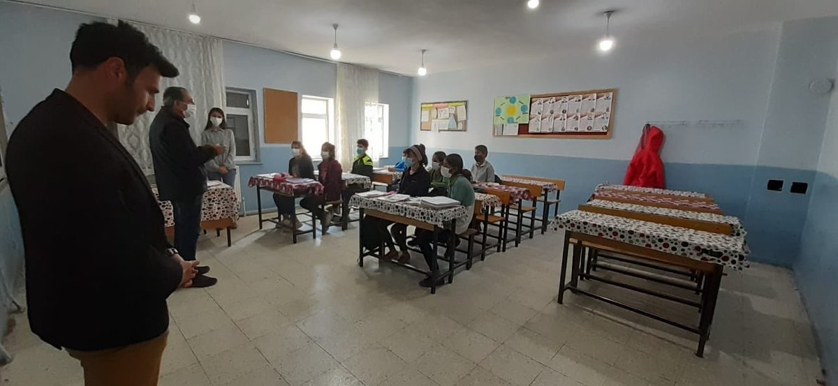 koprukoymem's tweet photo. İlçe Milli Eğitim Müdürümüz Sn. Latif BAĞAÇLI ve Şube müdürümüz Sn. Ömer GÜNEY hafta sonu Ağcaşar Ortaokulu ve Akçam Ortaokulu'nda devam eden Destekleme ve Yetiştirme kurslarını ziyaret ettiler.
@Erzurum_Mem 
@skaygusuz 
@latifbagacli 
@omer25guney https://t.co/l1MuYxLdtM