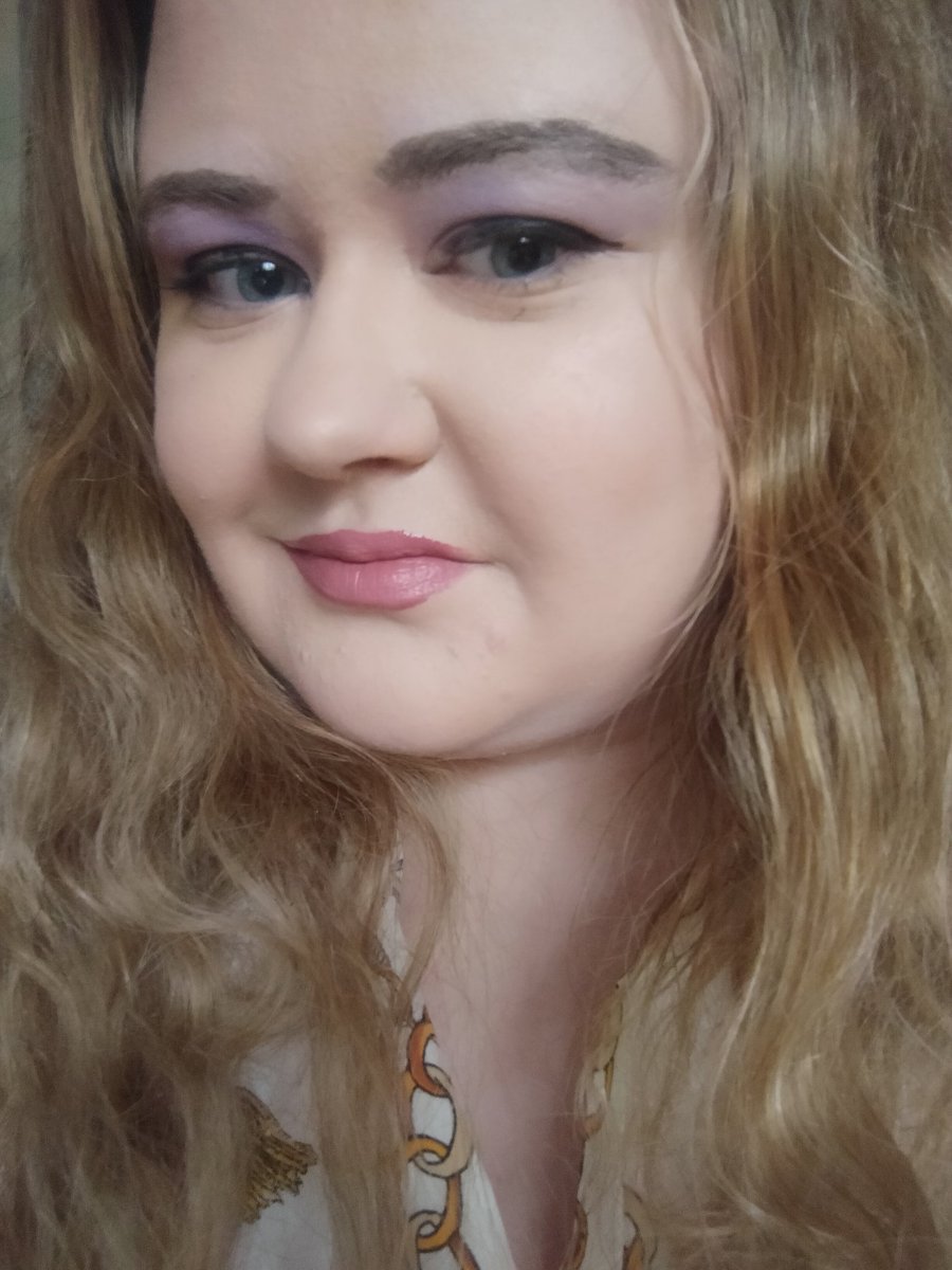 PhoebeKelly333's tweet photo. Makeup of the day: Wet n Wild Foundation, Rimmel concealer, Essence blush, Elf contour and bronzer, Makeup obsessions highlighter, Inglot brow gel, Natasha Denona eye shadow, Nyx eyeliner, Maybelline and Inglot mascara, Sosu lip liner and Huda beauty demi matte lip colour! 💄💋 https://t.co/u3ZdIrPP7D