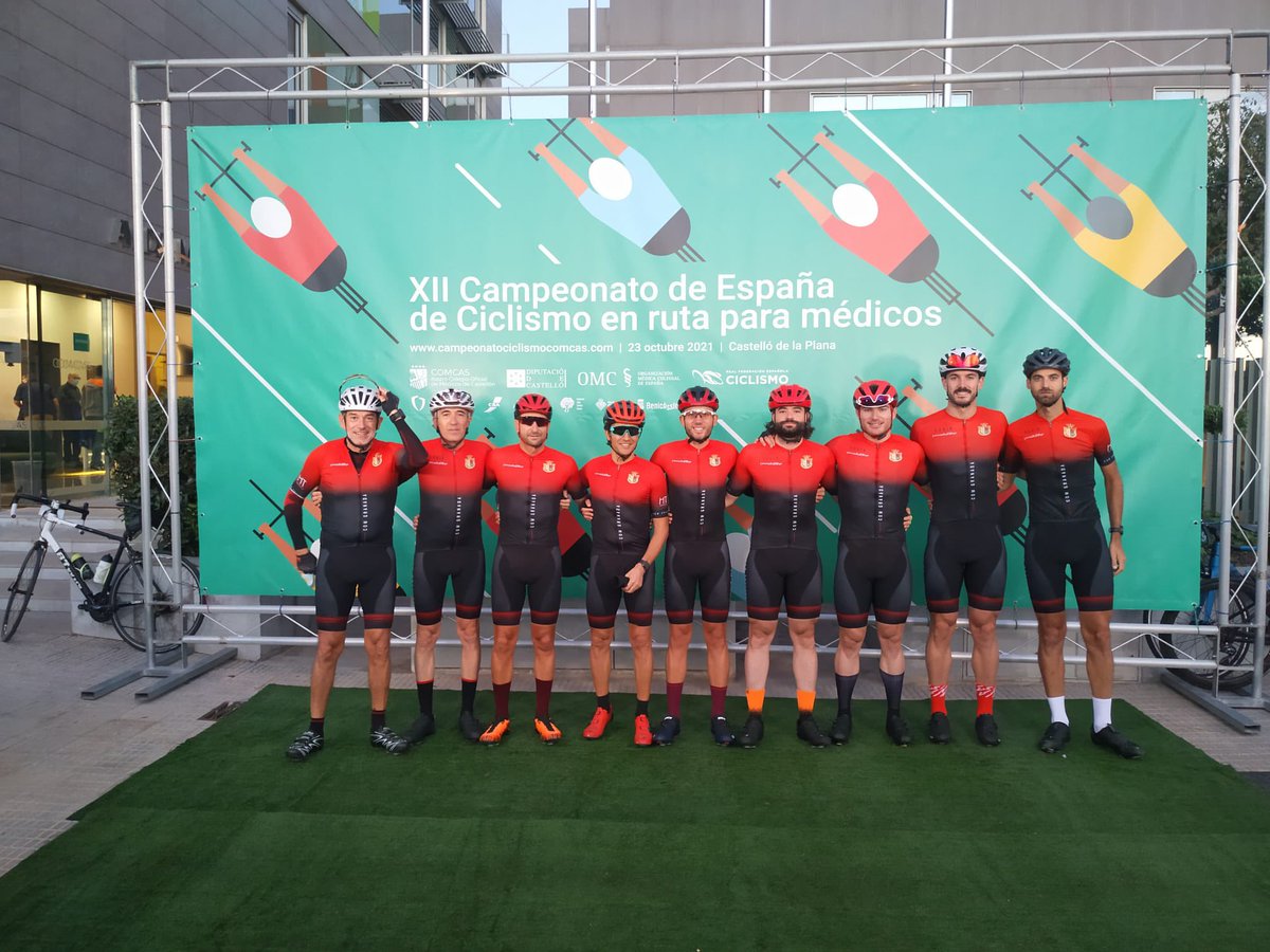 Granada consigue el podio nacional y el título por equipos del Campeonato de España de #ciclismo en ruta para #Médicos. ¡Enhorabuena! 
Cc <a href="/PinelAntonio/">Antonio Carranza Pinel</a> @HUCIMotril