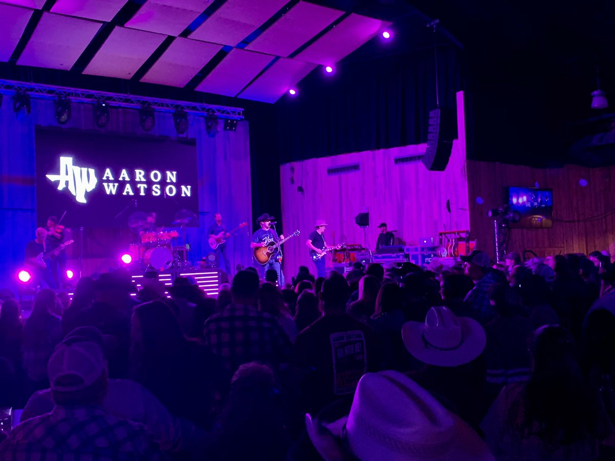 hillbillylive's tweet photo. God bless live COUNTRY music and @aaron_watson! #julyincheyenne #aaronwatson #livecountrymusic #work #hillbillylive https://t.co/P4AESIsd0M