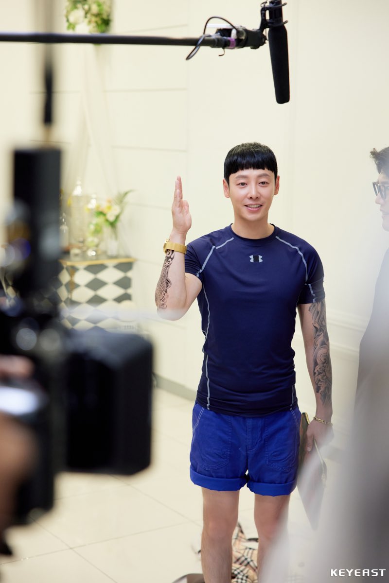 tan_the_guest's tweet photo. 아니 아까 연기할 땐 분명히 해맑은 양아치같았는데 이렇게 보니까 술담배 일절 안 하고 건강식 먹으면서 타투관리 몸관리 하는 바른생활맨같잖아 ㅋㅋㅋㅋㅋ https://t.co/6fMWQRWpD0