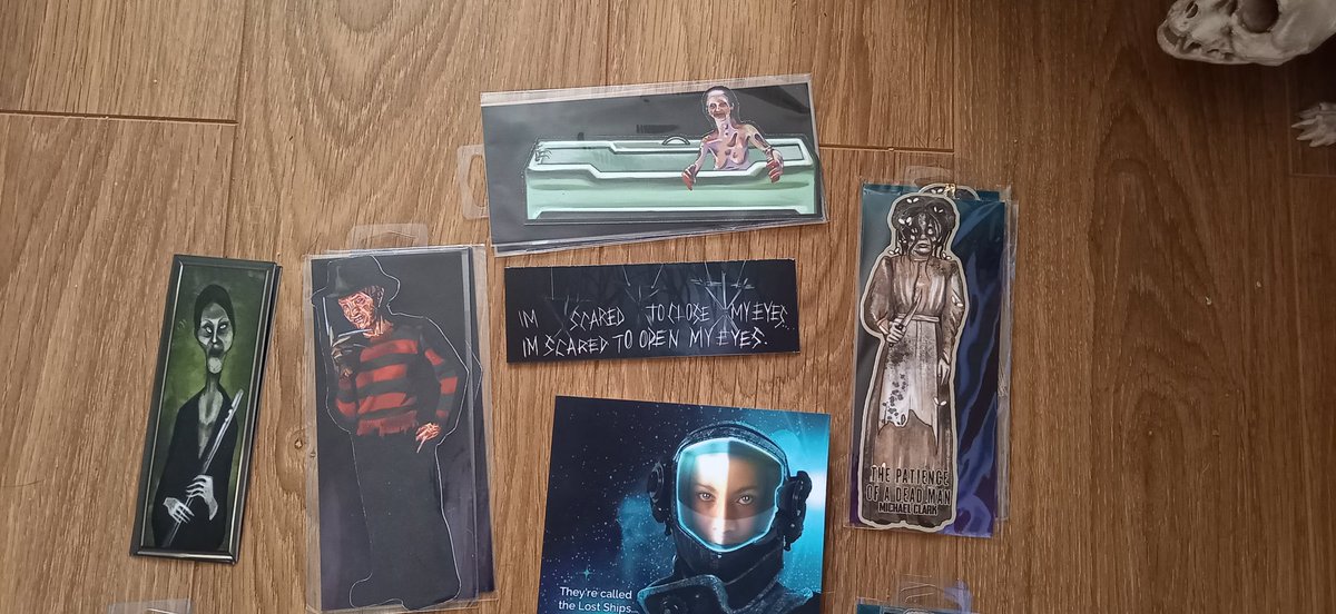 smbslt's tweet photo. New #comp #competition #giveaway now live #Halloween #spooky themed. https://t.co/cysqPlIIRY via rafflecopter. Winner gets x1 signed paperback #LostSolace and picks x1 #bookmark from those shown. Open worldwide, good luck #HappyHalloween xxx https://t.co/tmZVc959np