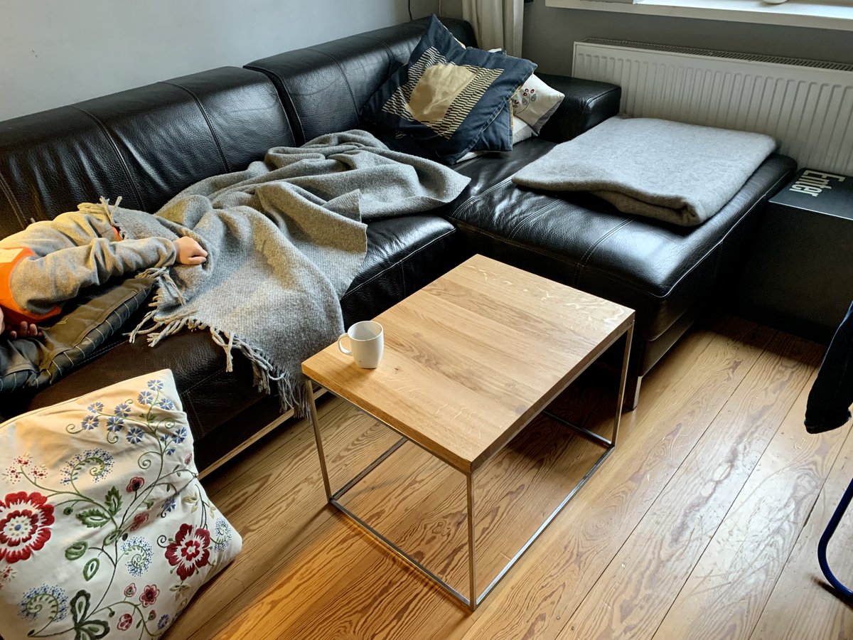 _sgeorgi's tweet photo. Learning how to make things finally pays off. Welcome, new table 😊 https://t.co/UK9jRlsvNH