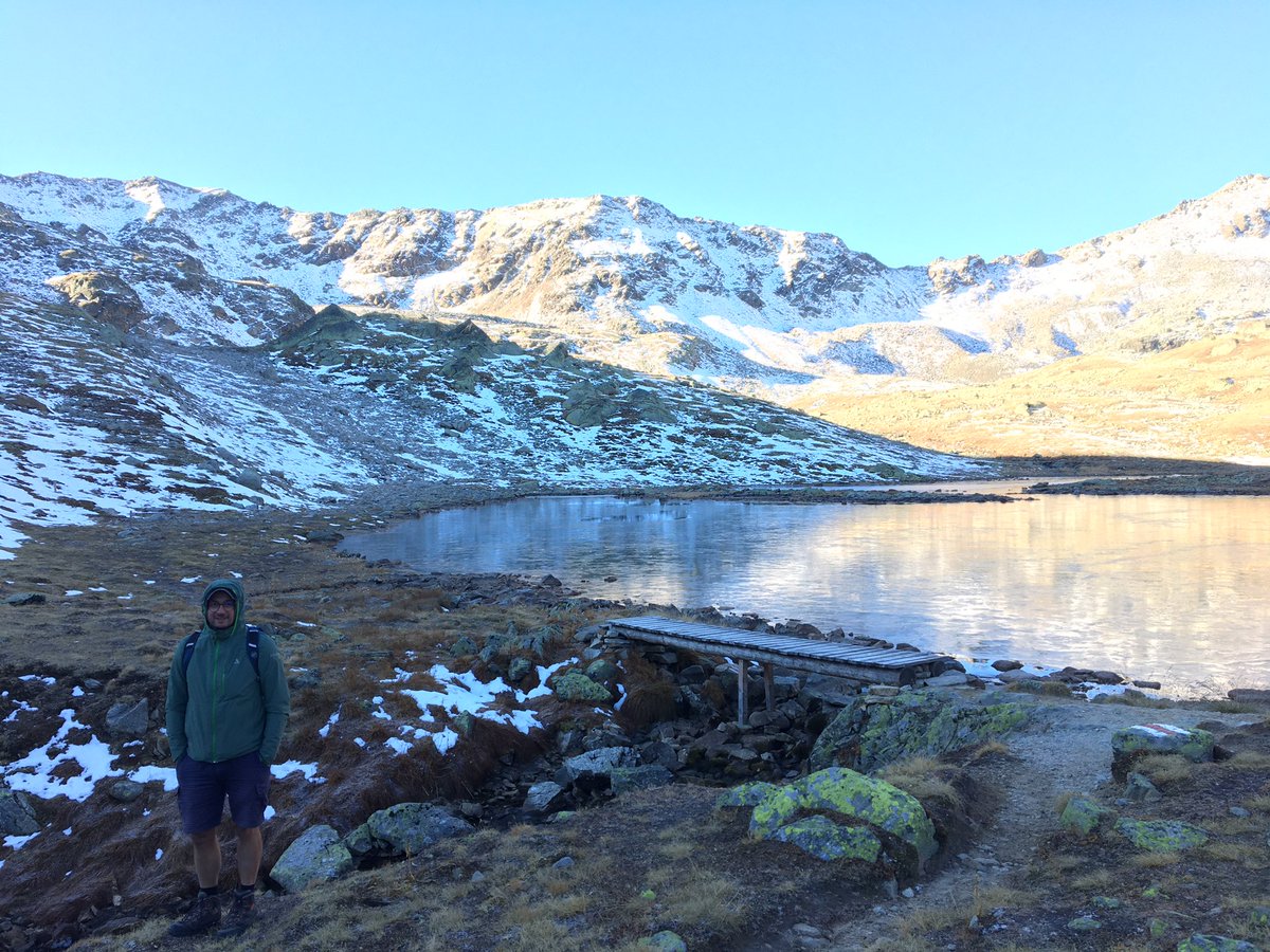 Great days out in the <a href="/nationalpark_ch/">Schweiz.Nationalpark</a> in beautiful autumn colours 🍂
Sampling small #alpinestreams to characterise their #aquatichyphomycetes communities.
In the pleasant company of <a href="/GConsoli_/">Gabriele Consoli</a> 👏

#freshwater #biodiversity <a href="/scnatCH/">SCNAT</a>
