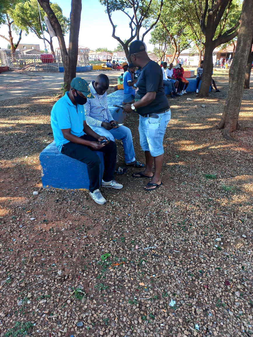 BLFmembers's tweet photo. BLF Comrades in Ward 47. The struggle Continues.✊🏿

#VoteBLF
#LGE2021
#VoteForYourLife https://t.co/csUsVxf0mJ