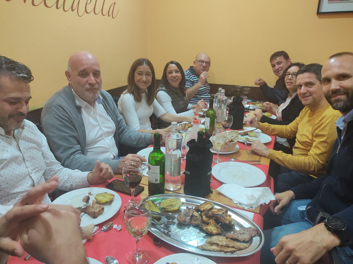 PD_Bages's tweet photo. Amb ganes de retrobar-nos, ahir la gent del @PD_Bages vam compartir una bona estona de sopar i debat. Creiem en aquesta manera de fer política, tenim un món local fort, un projecte sòlid i ganes de seguir endavant! 
#HiÉremHiSomHiSerem https://t.co/g1HAv3YyGH