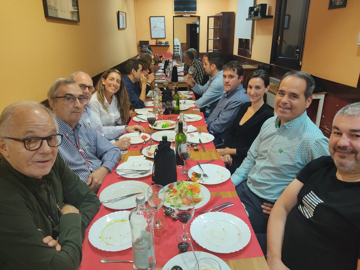 PD_Bages's tweet photo. Amb ganes de retrobar-nos, ahir la gent del @PD_Bages vam compartir una bona estona de sopar i debat. Creiem en aquesta manera de fer política, tenim un món local fort, un projecte sòlid i ganes de seguir endavant! 
#HiÉremHiSomHiSerem https://t.co/g1HAv3YyGH