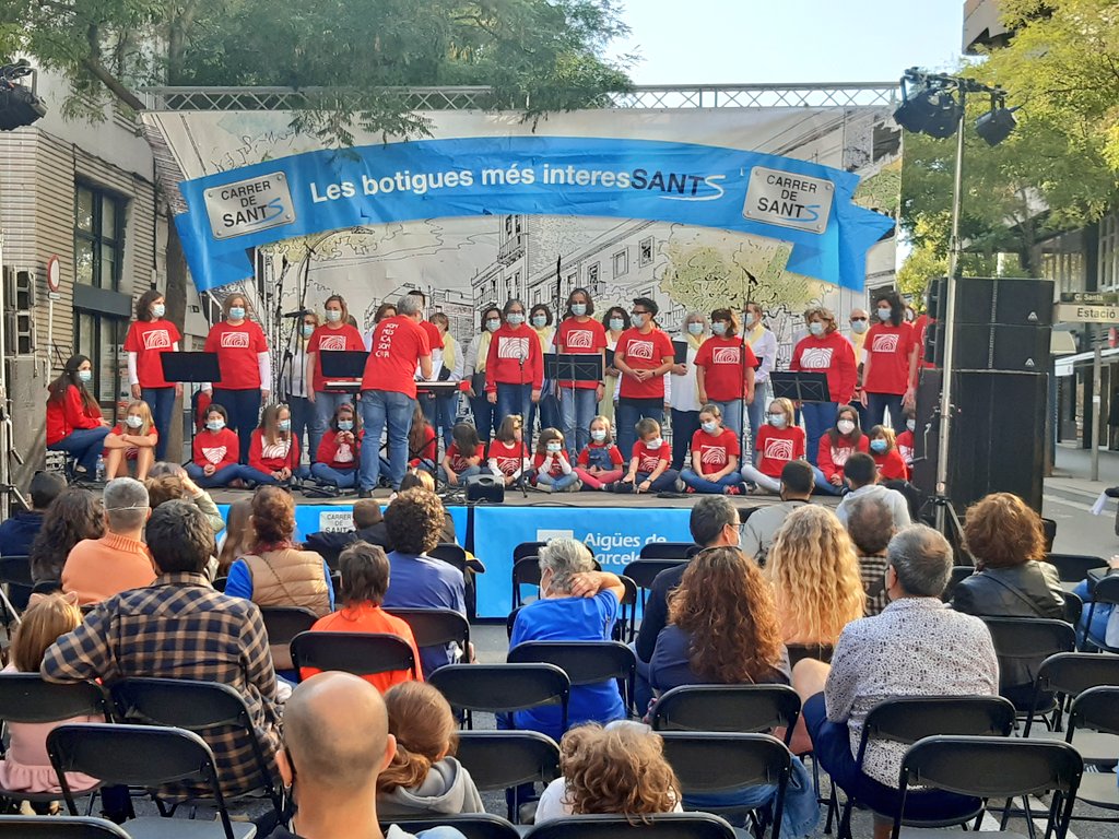 sants3radio's tweet photo. Avui el @CarrerdSants celebra la 2a Fira de les Tradicions Catalanes, #SantsTradicat amb comerç al carrer, sardanes, coral, falcons, dansa, actuacions de cultura popular... També hi trobareu l'estudi mòbil de la ràdio. Fa goig veure el carrer ben ple, som un #barri ple de #vida! https://t.co/4Yn1ZK6Ulz