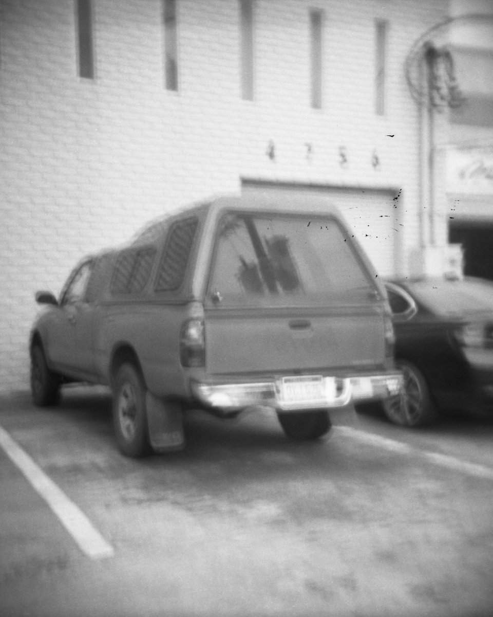 HolgaWeek's tweet image. We're officially past the half way point to the submission deadline on Nov 8. Already, 85 photogs have entered 227 photos from 16 countries.

Submit @ holgaweek.com/form

@OldSchoolLab @CineStillFilm @donsusedphoto @ILFORDPhoto @sunny16podcast @TheLensless @TFTMB