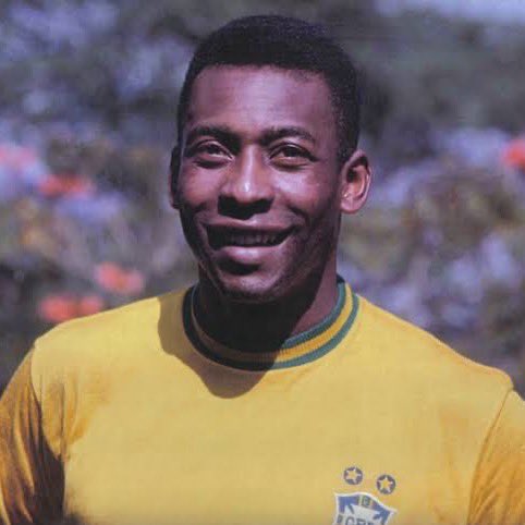 neymarjr's tweet photo. Vida longa ao REI 👑 PARABÉNS👏🏽 @Pele https://t.co/L2dC9aJ35c