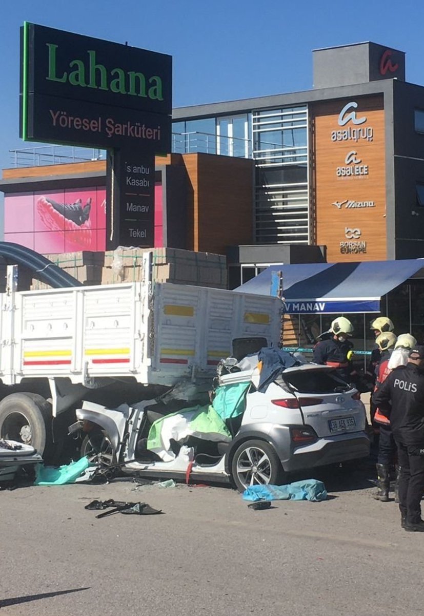 36saatlik nöbet çıkışını biz iyi biliriz
Bitti diye sevinirsin,eve varmaya sabırsızlanırsın, yemek mi yesem önce banyo mu etsem uyusam mı yoksa dersin,son verdiğin hasta orderına takılırsın, yediğin bir azarı hazmetmeye çalışırsın
Şanslıysan eve varıp biraz dinlenirsin,
Değilsen;
