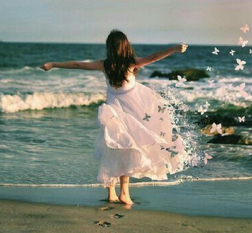 Девочки будьте самыми счастливыми. Девушка-море. Счастье у моря. Женщина море счастье. Девушка свободна.