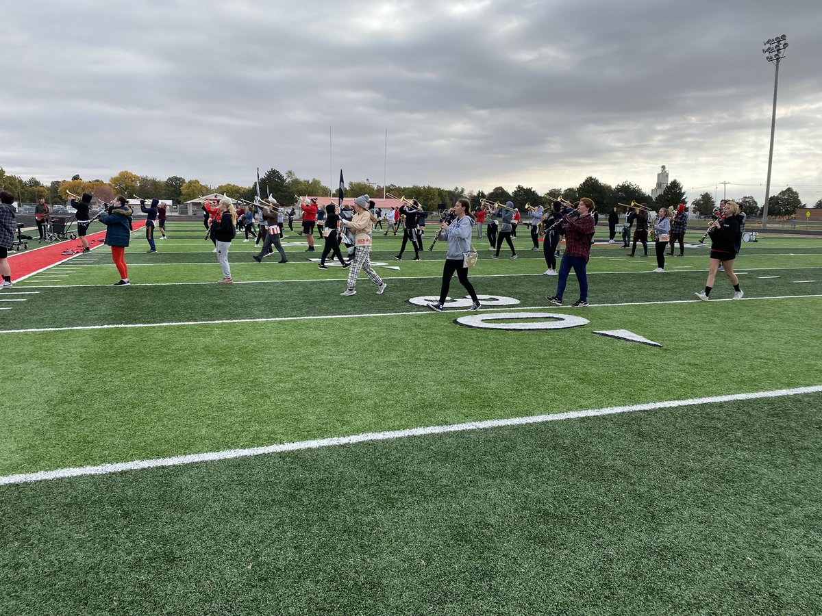 katemetzger63's tweet photo. One last practice this cold and windy morning. Final performances 4:00 this afternoon at Kearney High #apsactivities https://t.co/j25rgR7KZt
